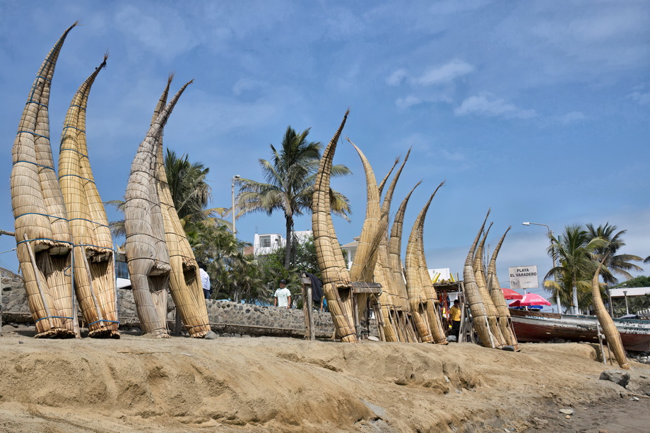 Totora reed boats (Balsas de Totora)